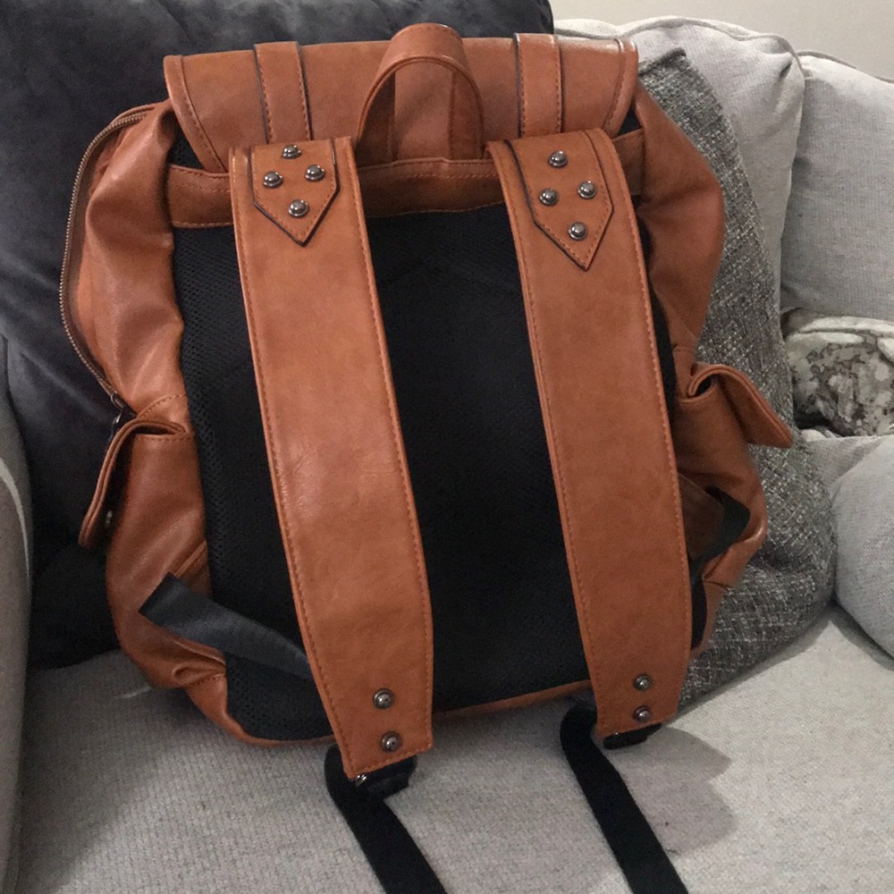 Gucci Leather Messenger Bag - Picture 4 of 4